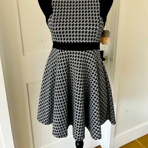 Girls back and white dress